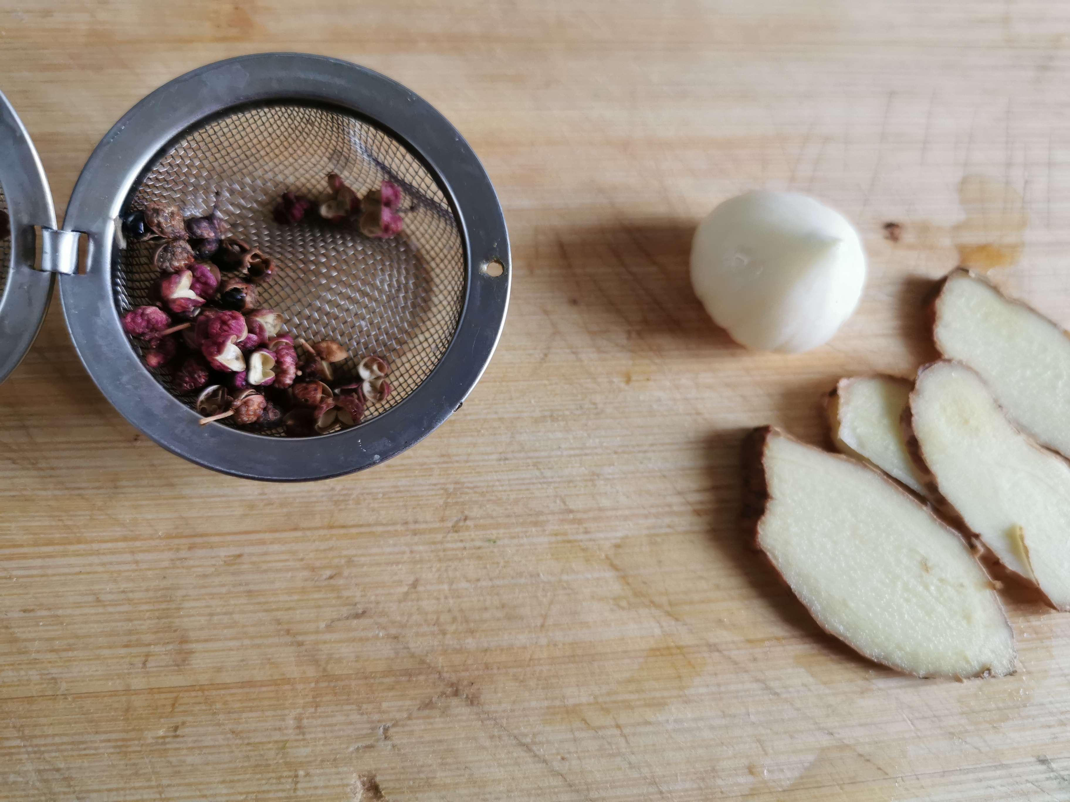 鯽魚豆腐湯的做法-家常味燉菜譜