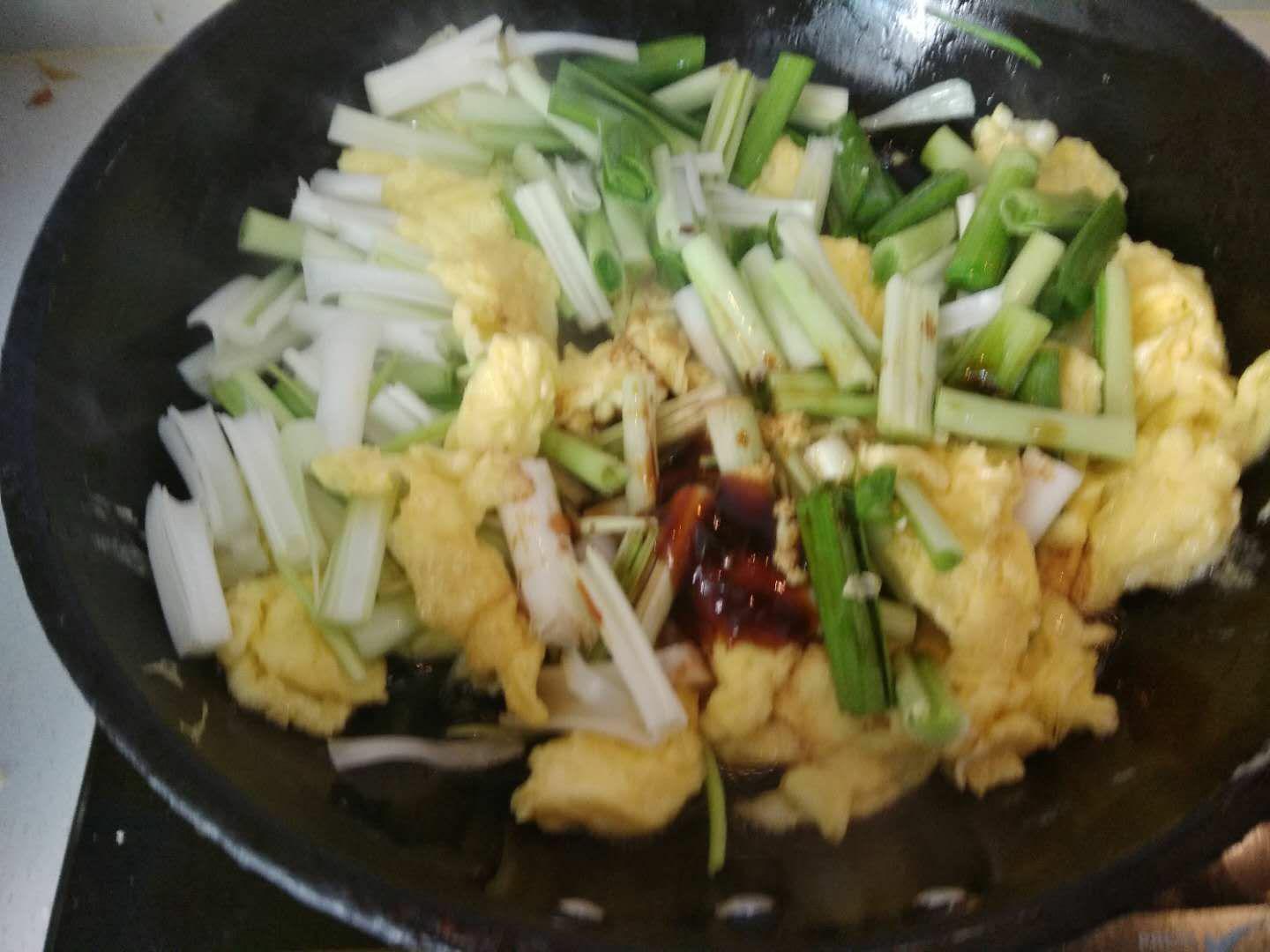 青蒜炒雞蛋的做法-家常味炒菜譜