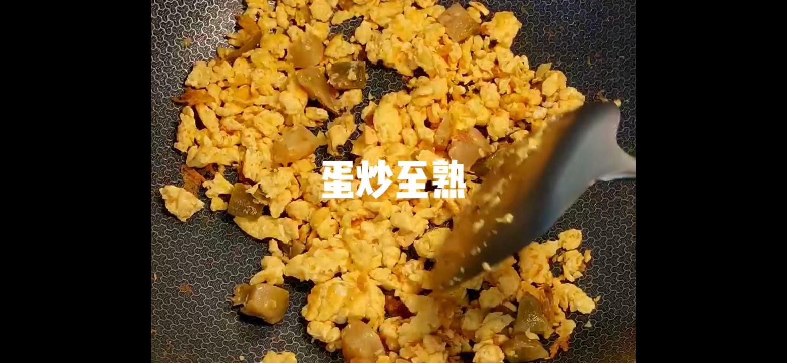 蛋炒榨菜的做法-家常味炒菜譜