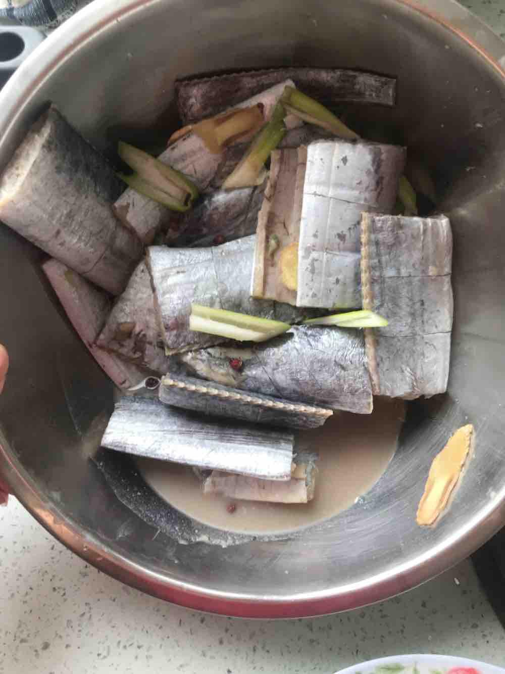 干炸刀魚的做法-咸鮮味炸菜譜