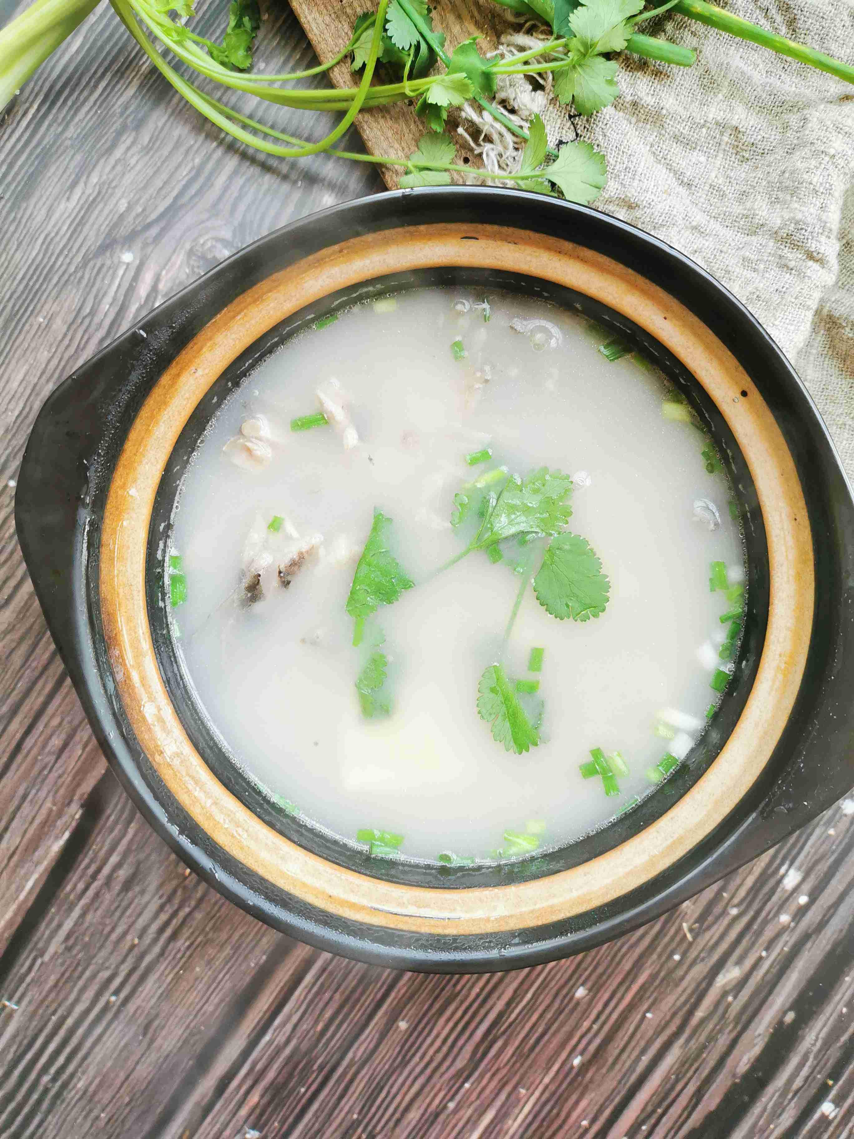 鯽魚豆腐湯的做法-家常味燉菜譜