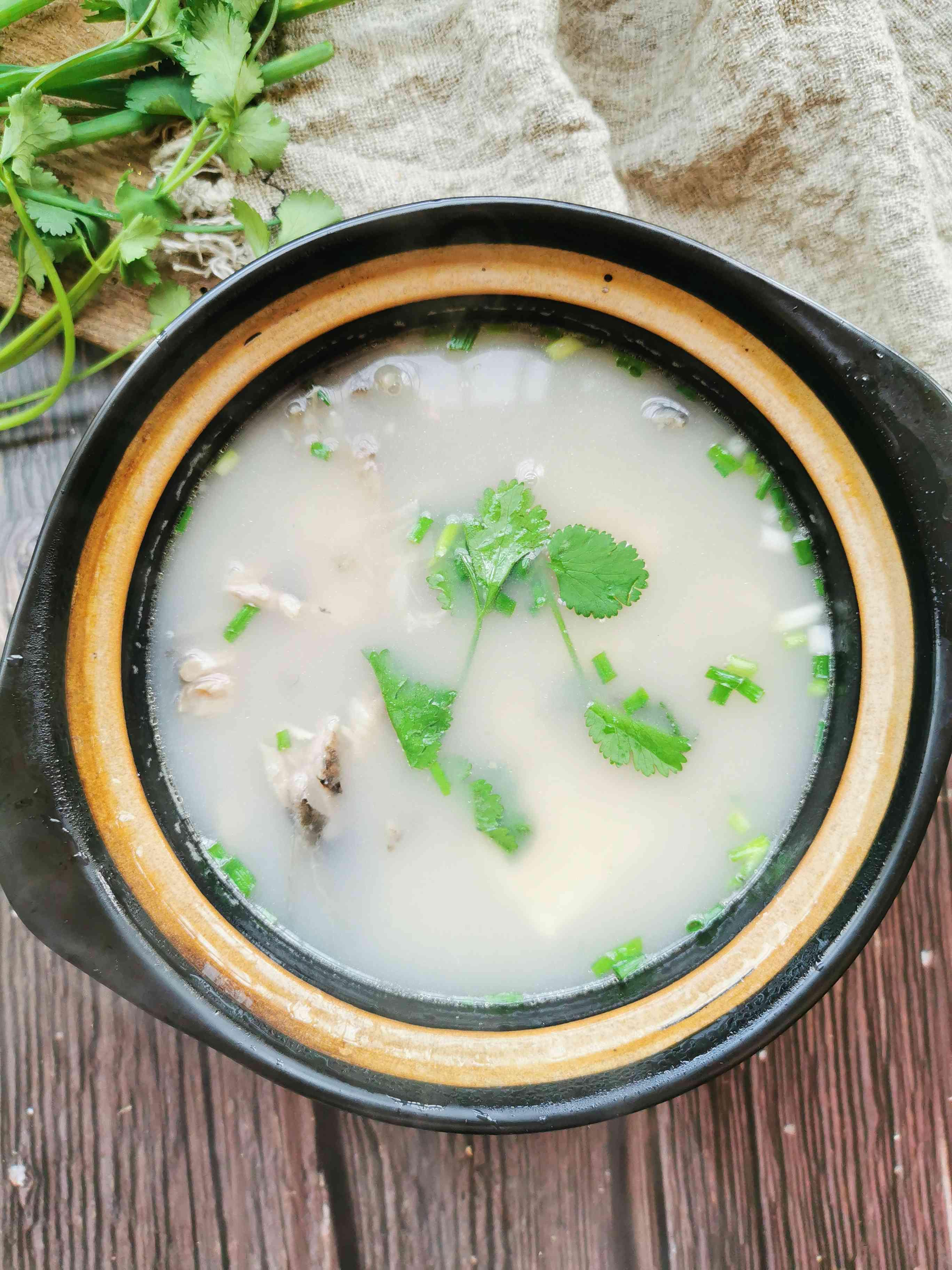 鯽魚豆腐湯的做法-家常味燉菜譜