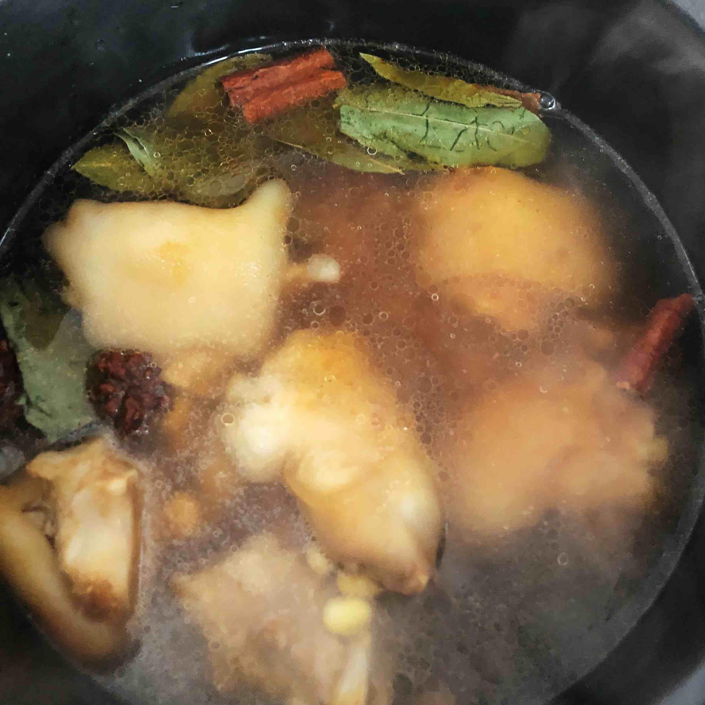 黃豆豬蹄湯的做法-家常味燉菜譜