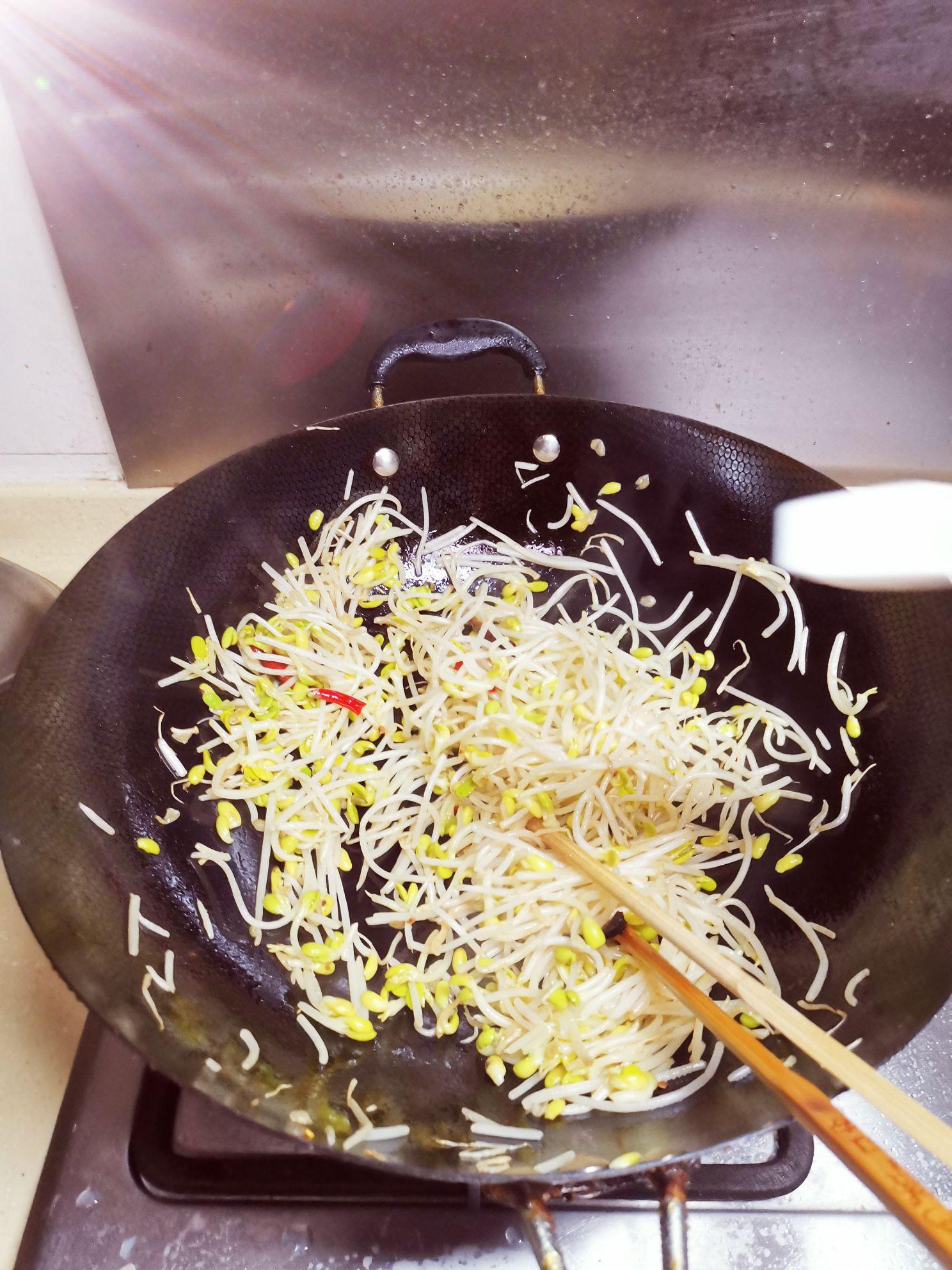 醋溜黃豆芽的做法-家常味炒菜譜