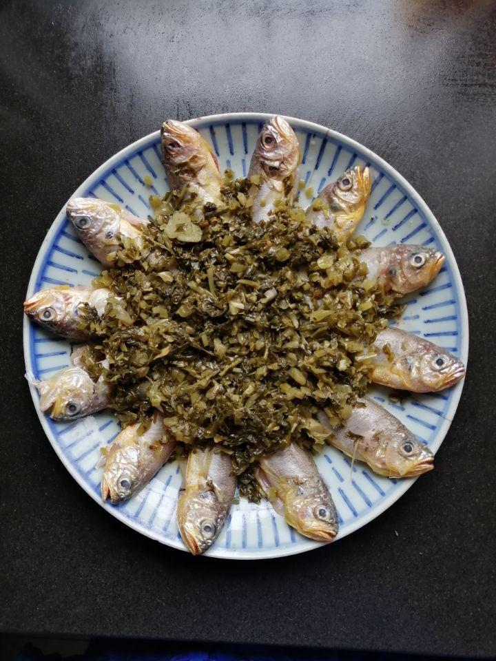 咸菜蒸小黃魚的做法-咸鮮味蒸菜譜