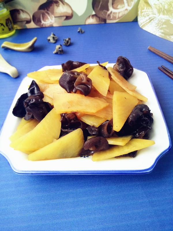 木耳燒土豆的做法-家常味燒菜譜