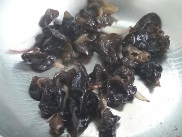 木耳燒土豆的做法-家常味燒菜譜
