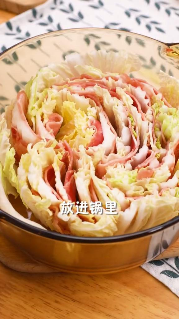 白菜肥牛鍋的做法-咸鮮味燉菜譜-易網健康養生網 白菜肥牛鍋的做法-咸鮮味燉菜譜