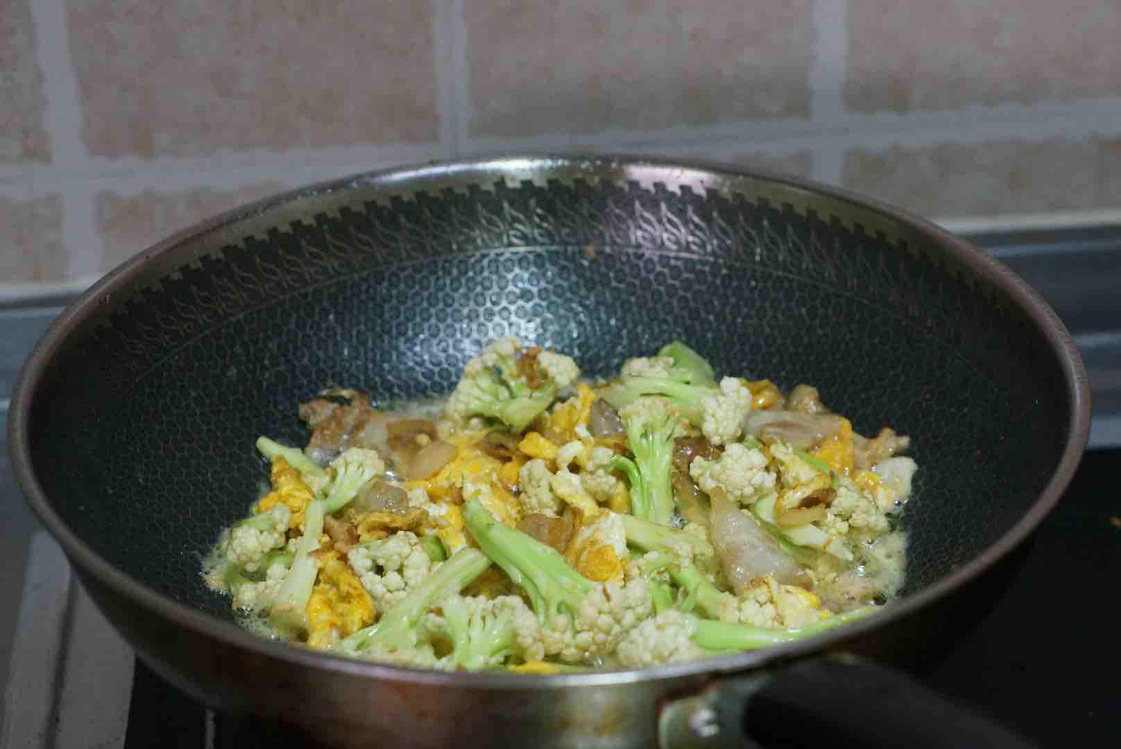 油渣花菜炒年糕的做法-家常味炒菜譜