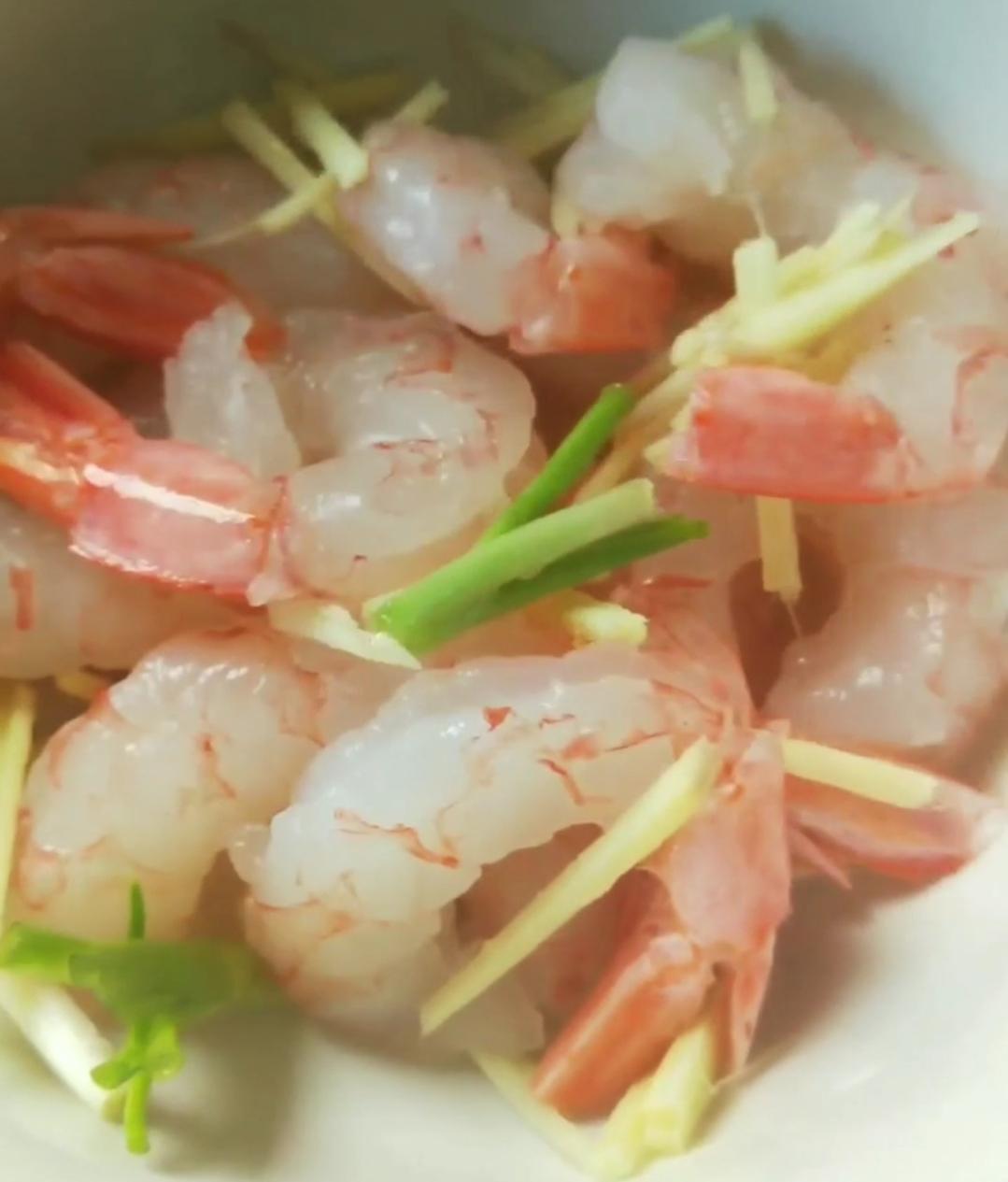 蒜香椒鹽蝦的做法-蒜香味炒菜譜-易網(wǎng)<a href=http://m.henggaotouzi.com/ target=_blank class=infotextkey>健康養(yǎng)生</a>網(wǎng) 蒜香椒鹽蝦的做法-蒜香味炒菜譜