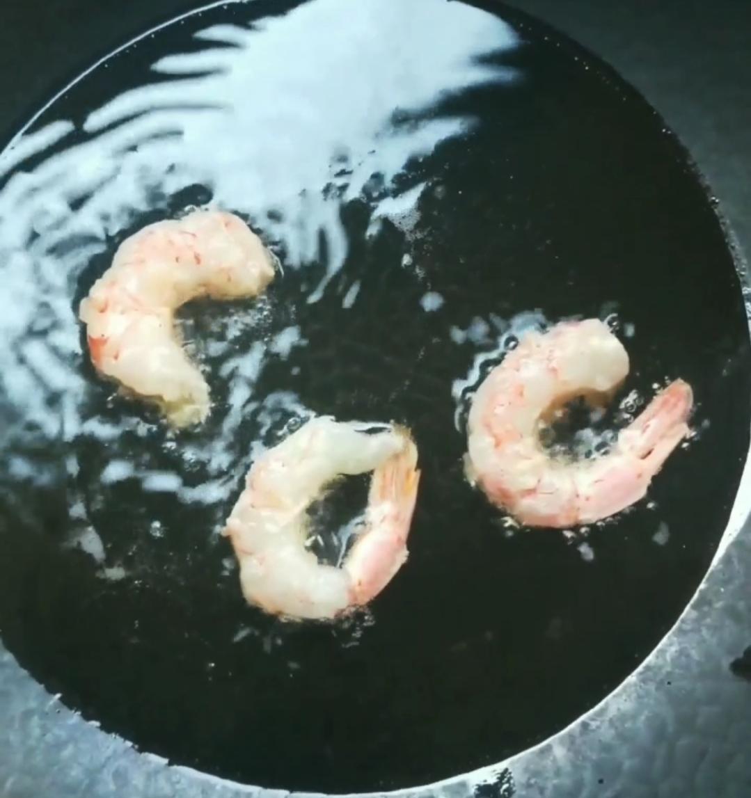 蒜香椒鹽蝦的做法-蒜香味炒菜譜-易網(wǎng)健康養(yǎng)生網(wǎng) 蒜香椒鹽蝦的做法-蒜香味炒菜譜