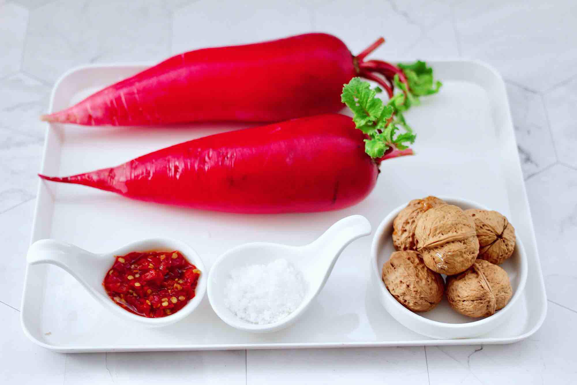 水蘿卜拌核桃仁的做法-酸甜味拌菜譜-易網<a href=http://m.henggaotouzi.com/ target=_blank class=infotextkey>健康養生</a>網 水蘿卜拌核桃仁的做法-酸甜味拌菜譜