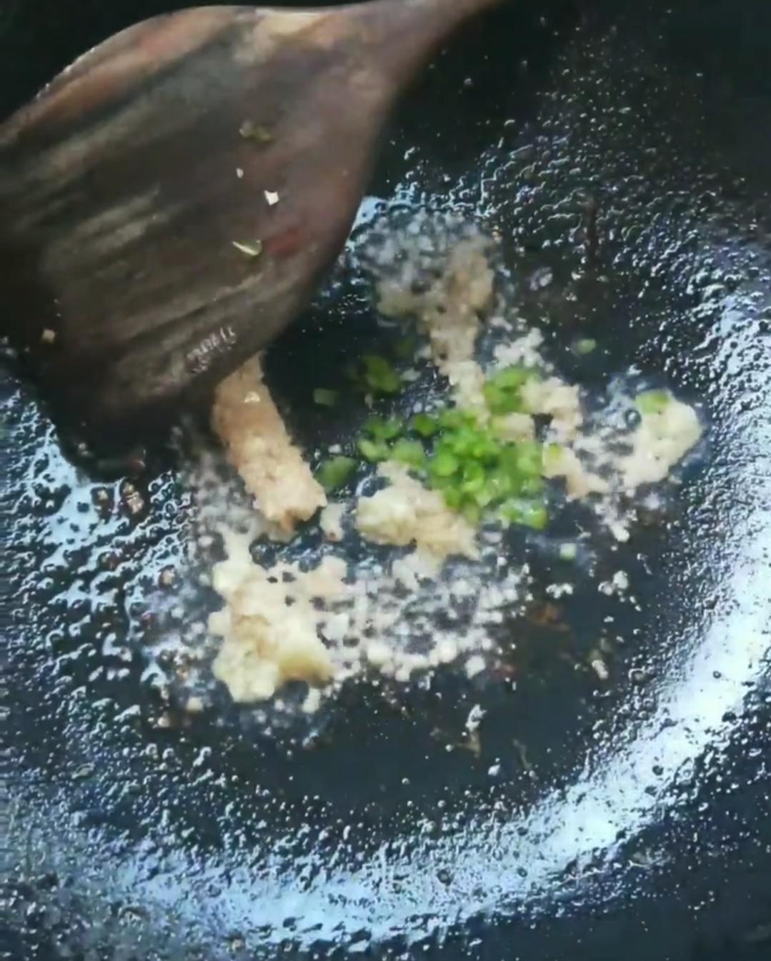 蒜香椒鹽蝦的做法-蒜香味炒菜譜-易網(wǎng)健康養(yǎng)生網(wǎng) 蒜香椒鹽蝦的做法-蒜香味炒菜譜