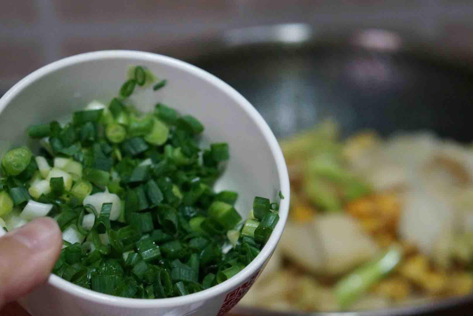 油渣花菜炒年糕的做法-家常味炒菜譜