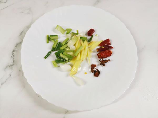 黃豆燜雞爪的做法-家常味燜菜譜