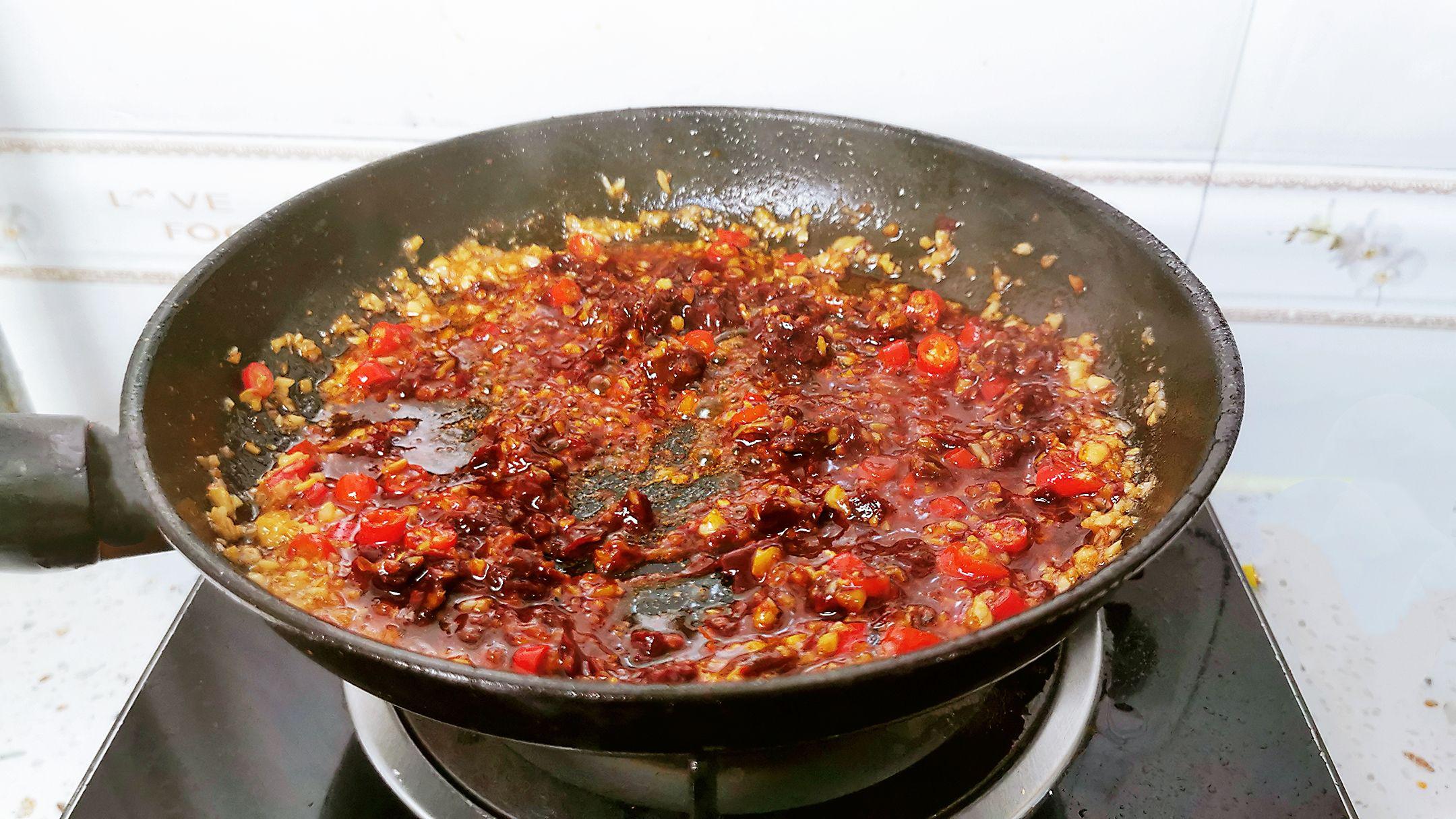 蒜蓉豆腐燒蝦煲的做法-咸鮮味燒菜譜