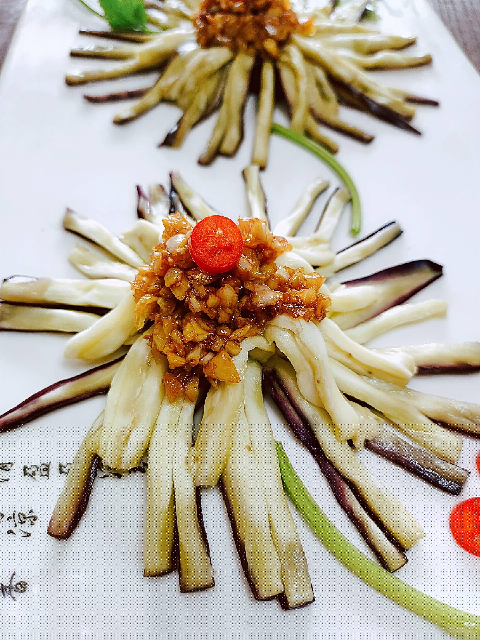 菊花茄子的做法-蒜香味蒸菜譜