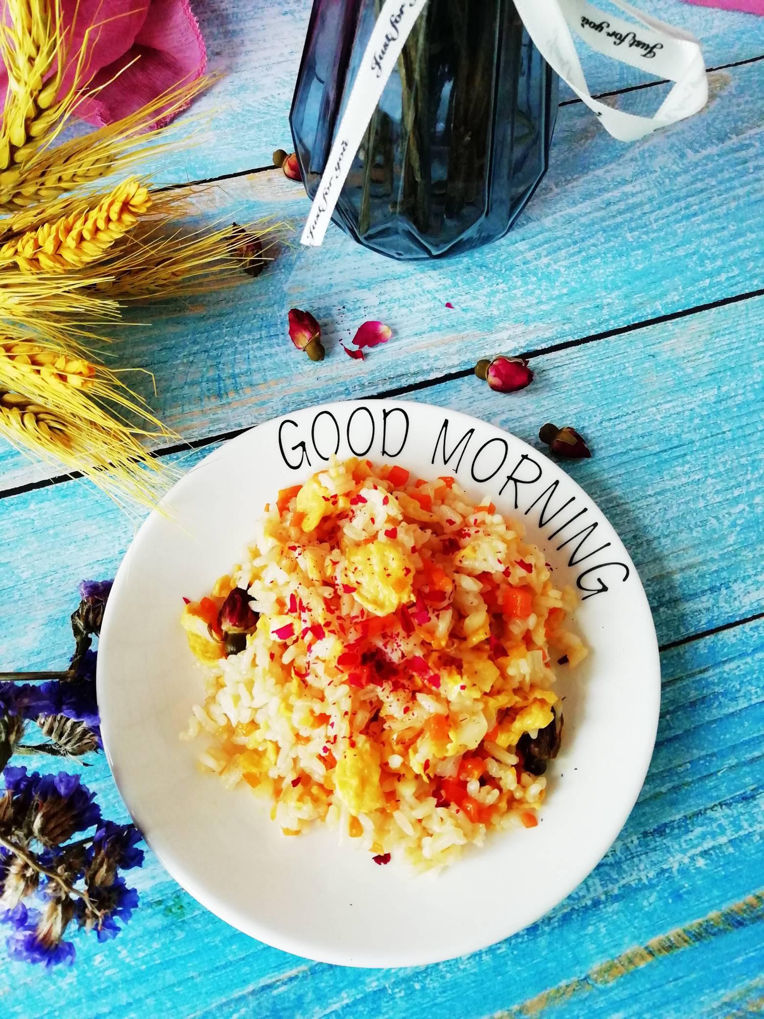 玫瑰花蛋炒飯的做法-家常味炒菜譜