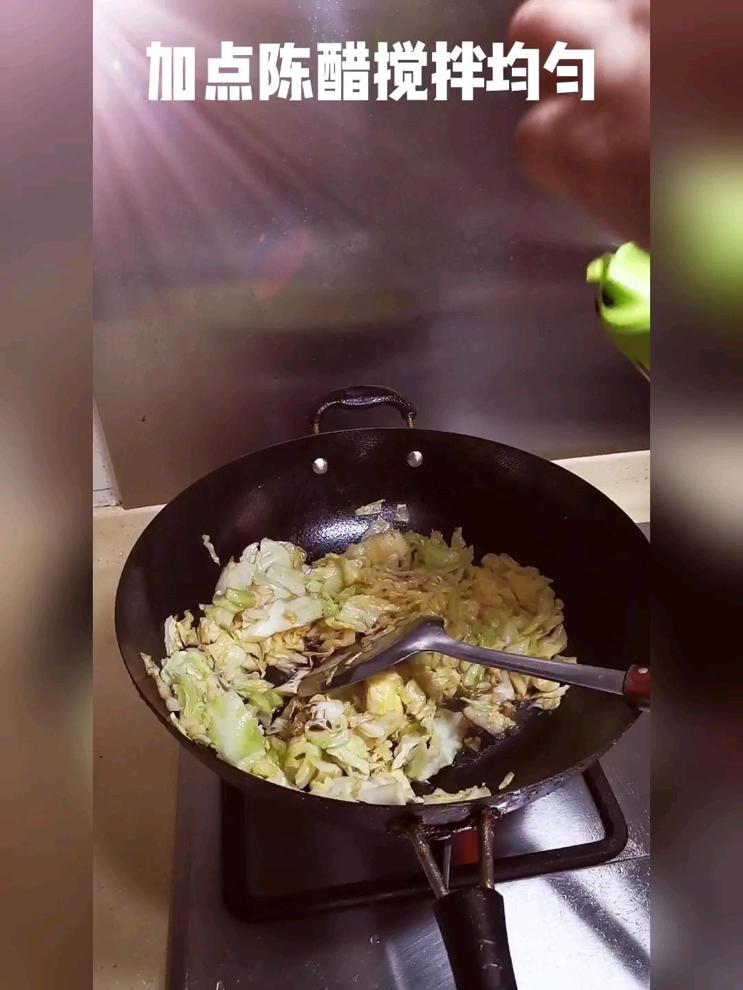 清炒卷心菜的做法-家常味炒菜譜