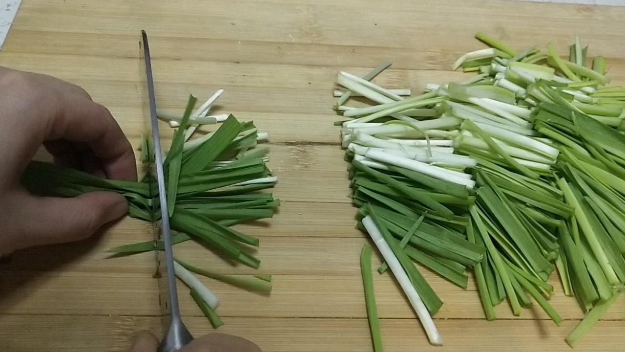 蒜苗炒雞蛋的做法-家常味炒菜譜