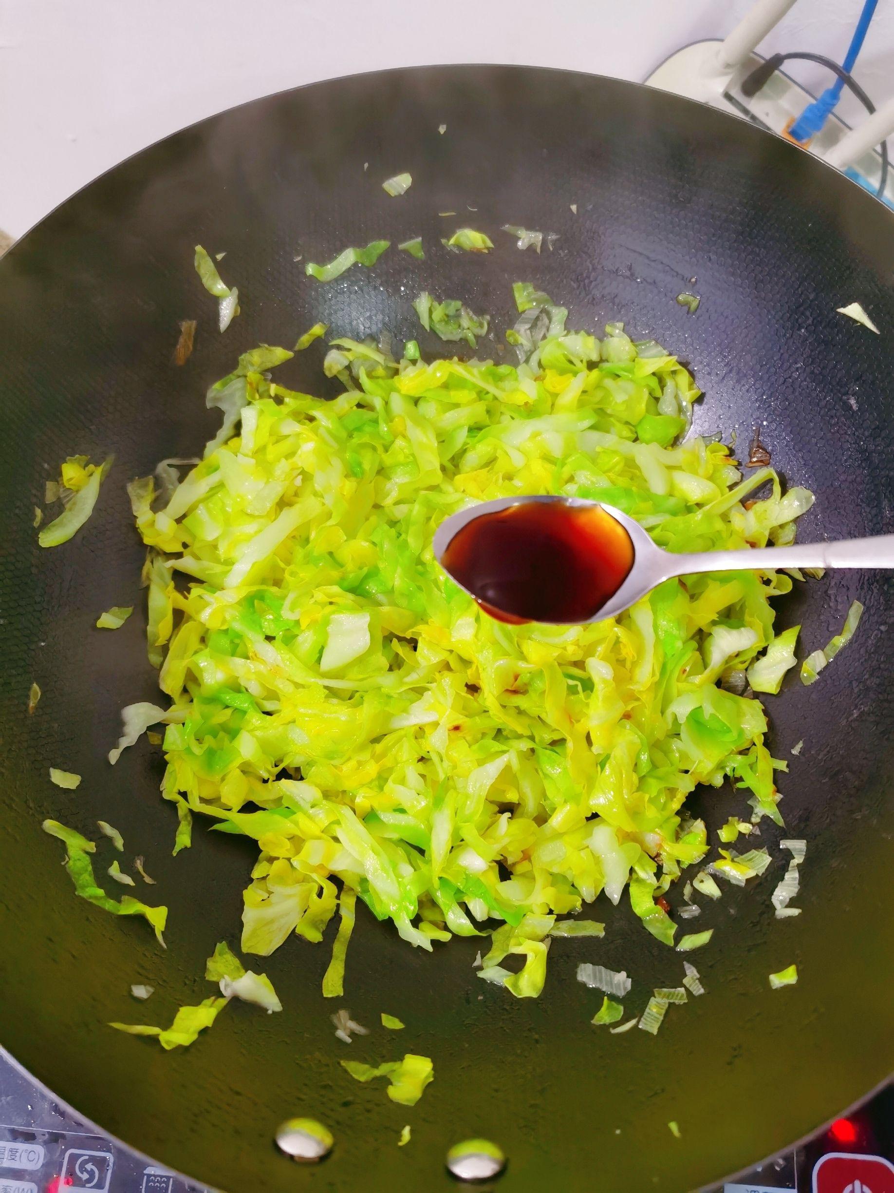 爆炒甘藍(lán)的做法-咸鮮味炒菜譜-易網(wǎng)健康養(yǎng)生網(wǎng) 爆炒甘藍(lán)的做法-咸鮮味炒菜譜