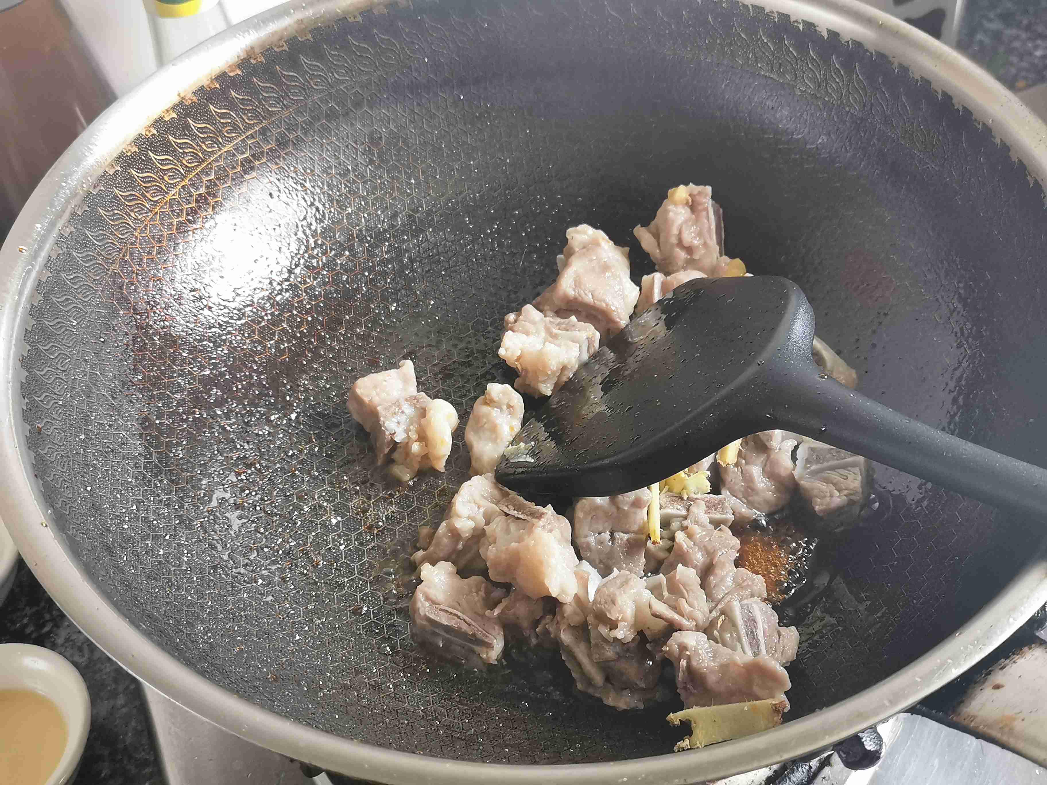 糖醋排骨的做法-甜味燒菜譜-易網(wǎng)健康養(yǎng)生網(wǎng) 糖醋排骨的做法-甜味燒菜譜