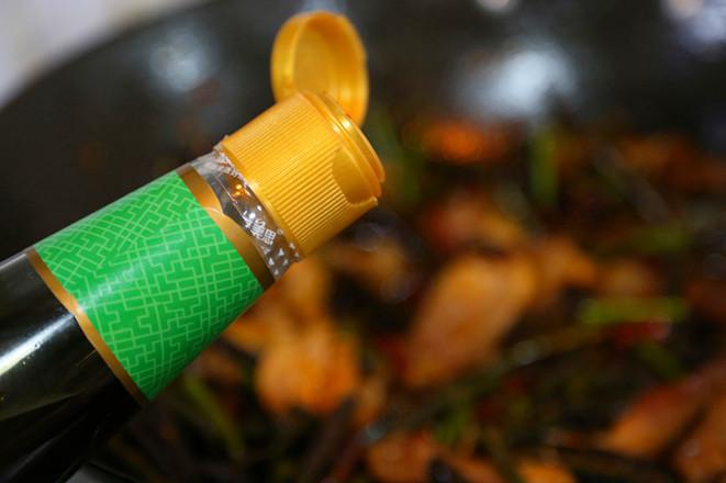 臘肉炒蕨菜的做法-香辣味炒菜譜