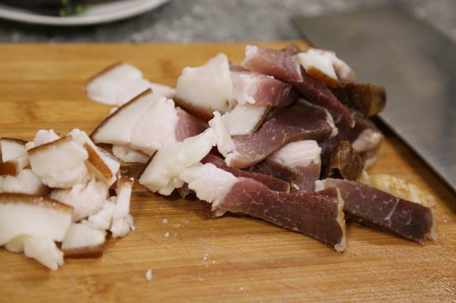 臘肉炒蕨菜的做法-香辣味炒菜譜