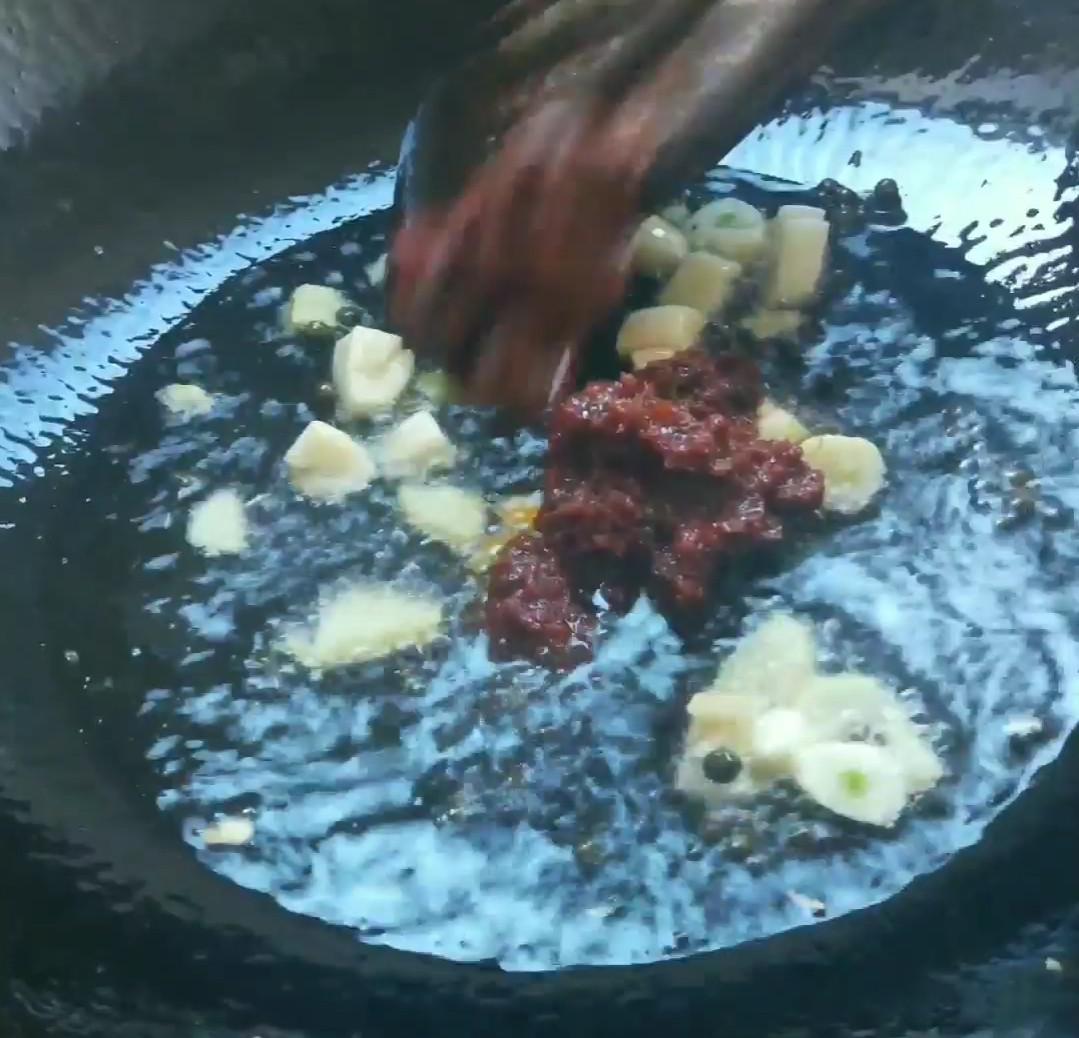 香辣豬紅湯的做法-香辣味煮菜譜-易網健康養生網 香辣豬紅湯的做法-香辣味煮菜譜