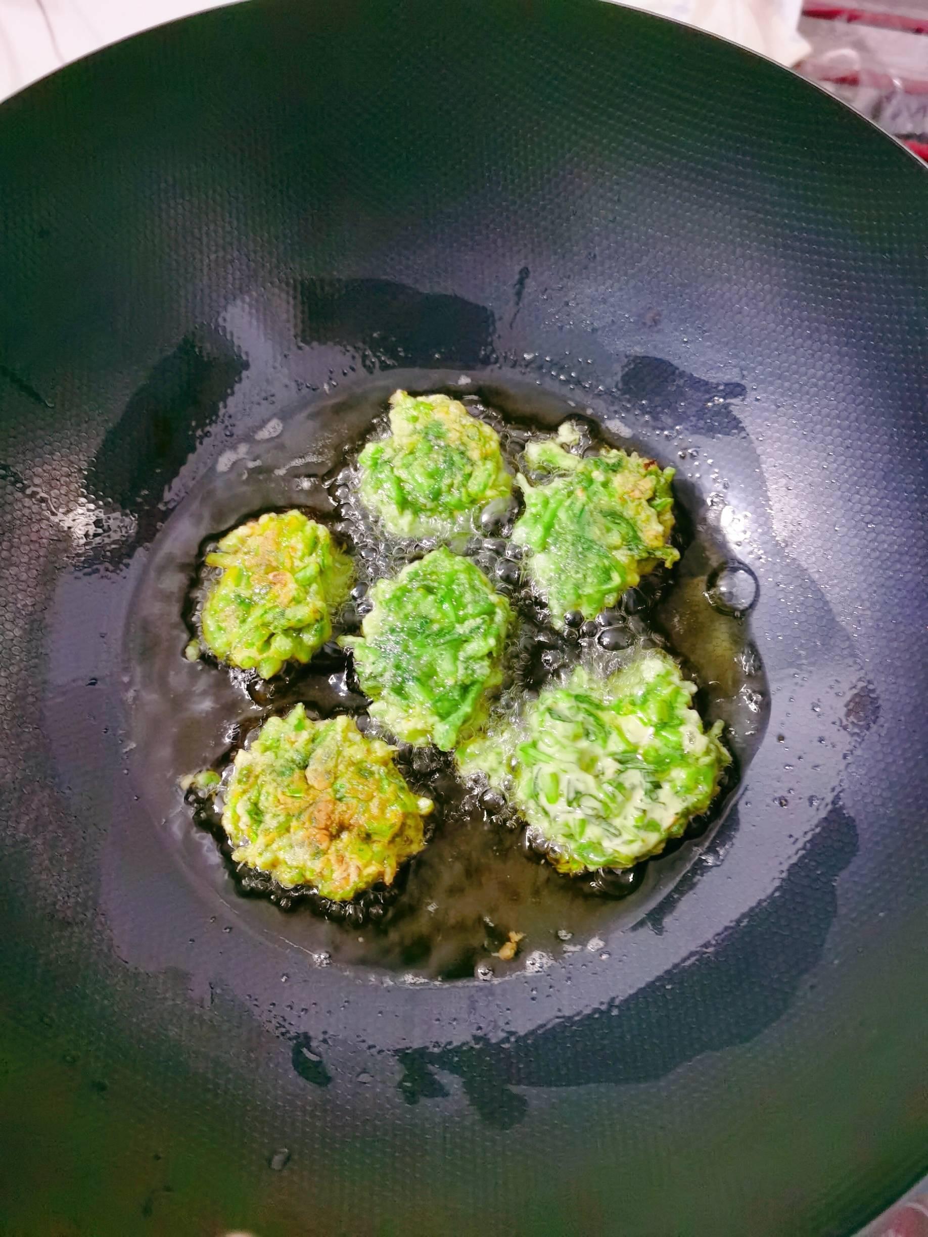 茼蒿丸子的做法-其它口味炸菜譜