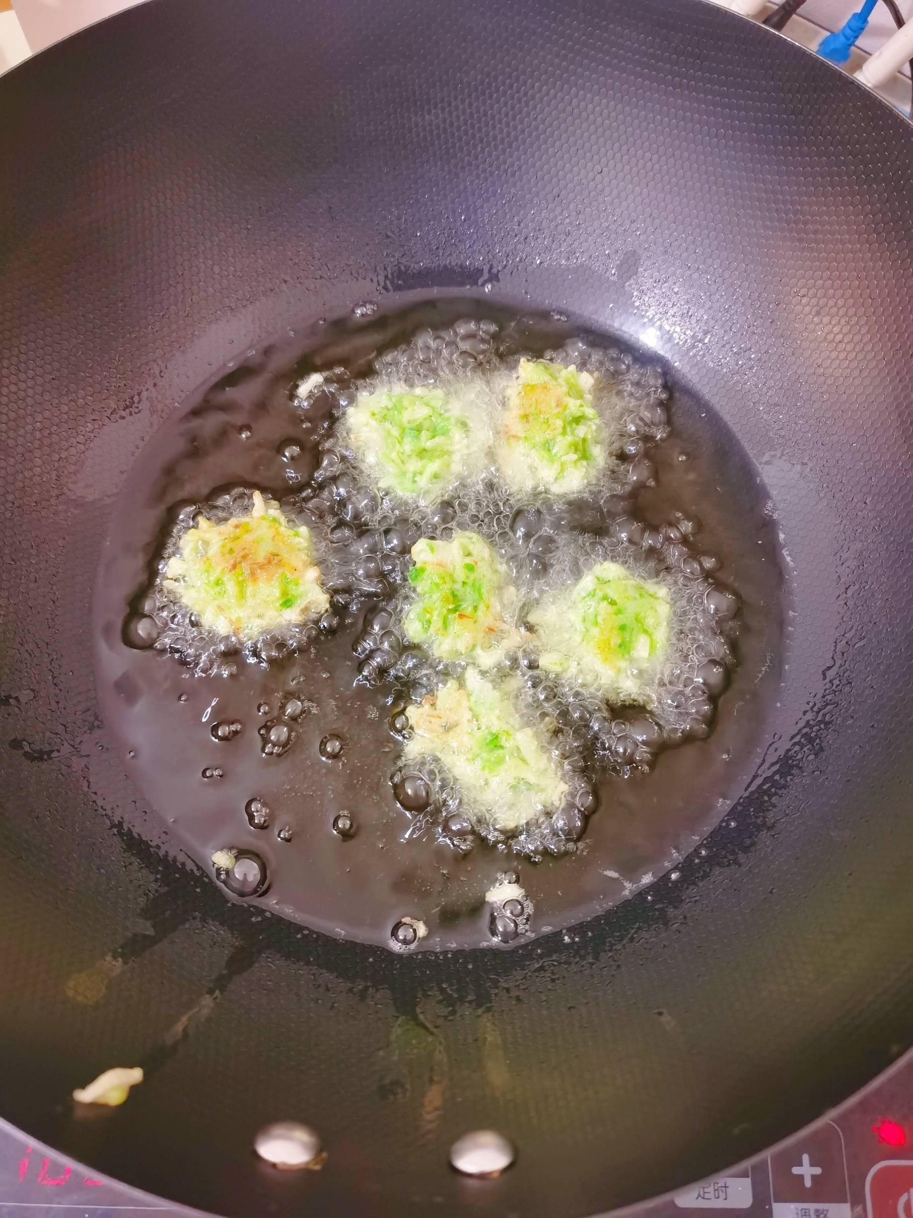 炸蘿卜丸子的做法-咸鮮味炸菜譜