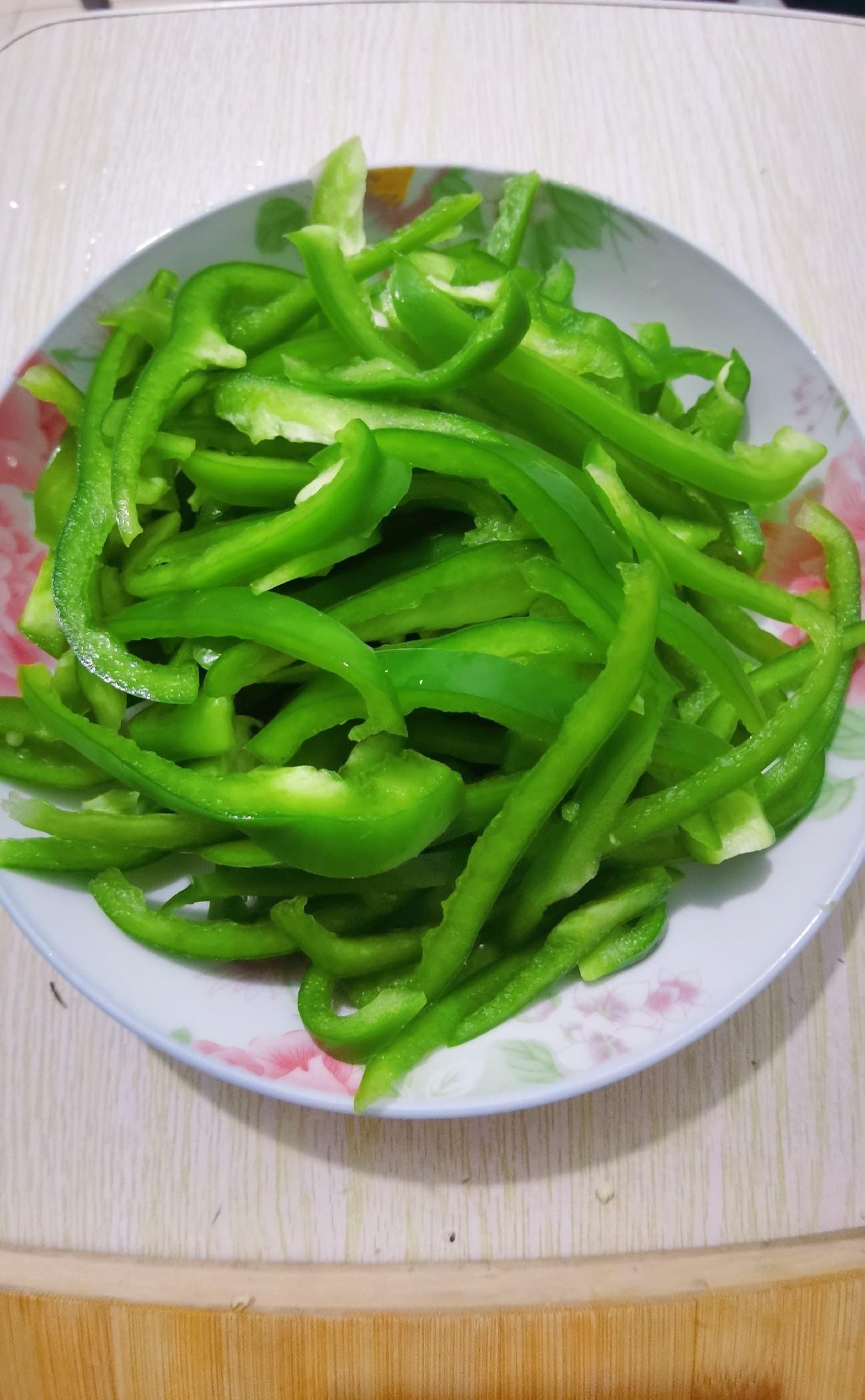 辣椒炒蘑菇的做法-咸鮮味炒菜譜