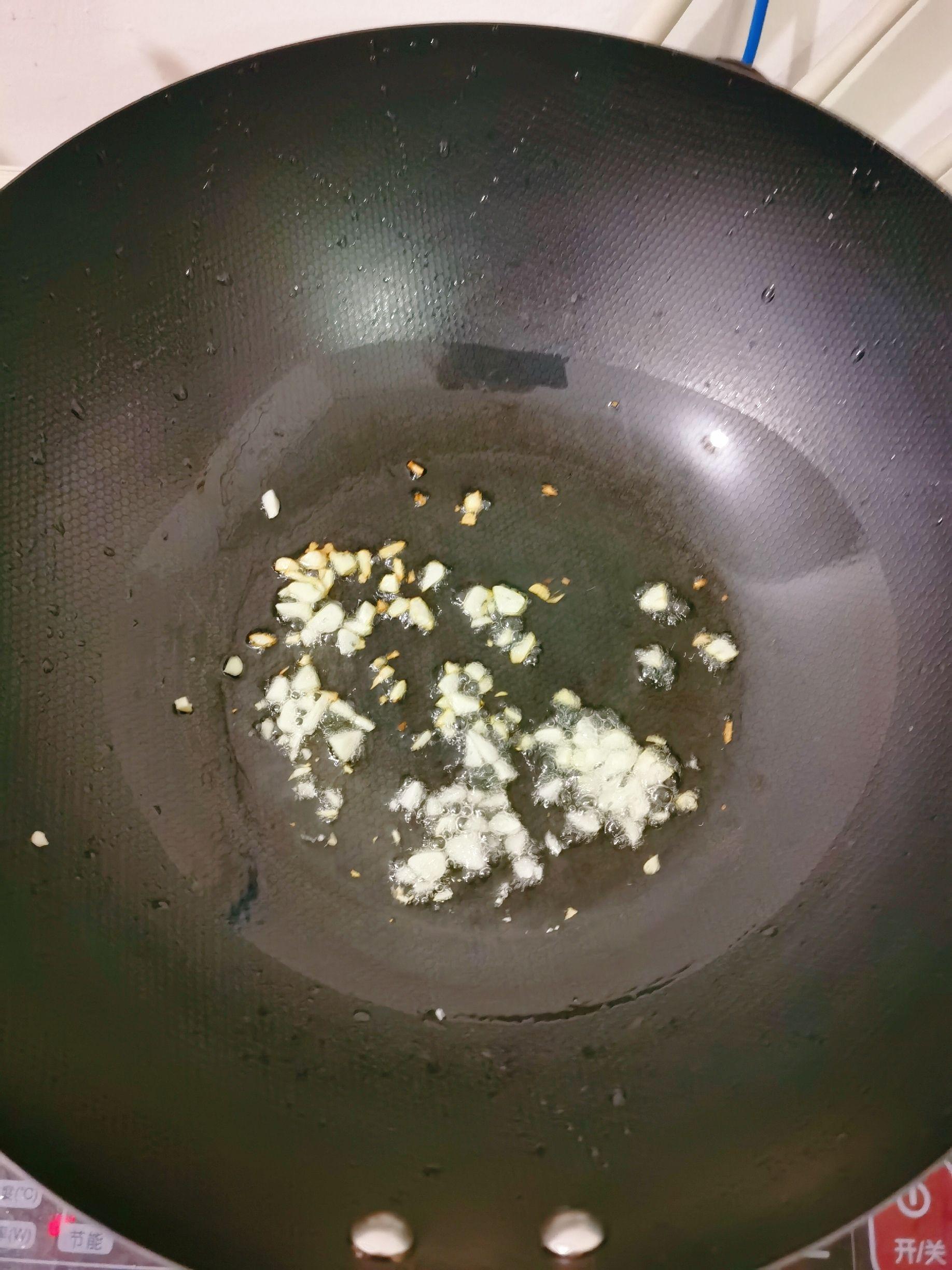 辣椒炒蘑菇的做法-咸鮮味炒菜譜