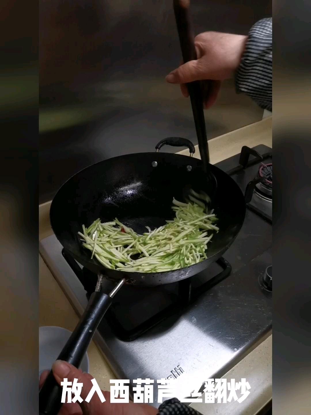 炒西葫蘆的做法-家常味炒菜譜