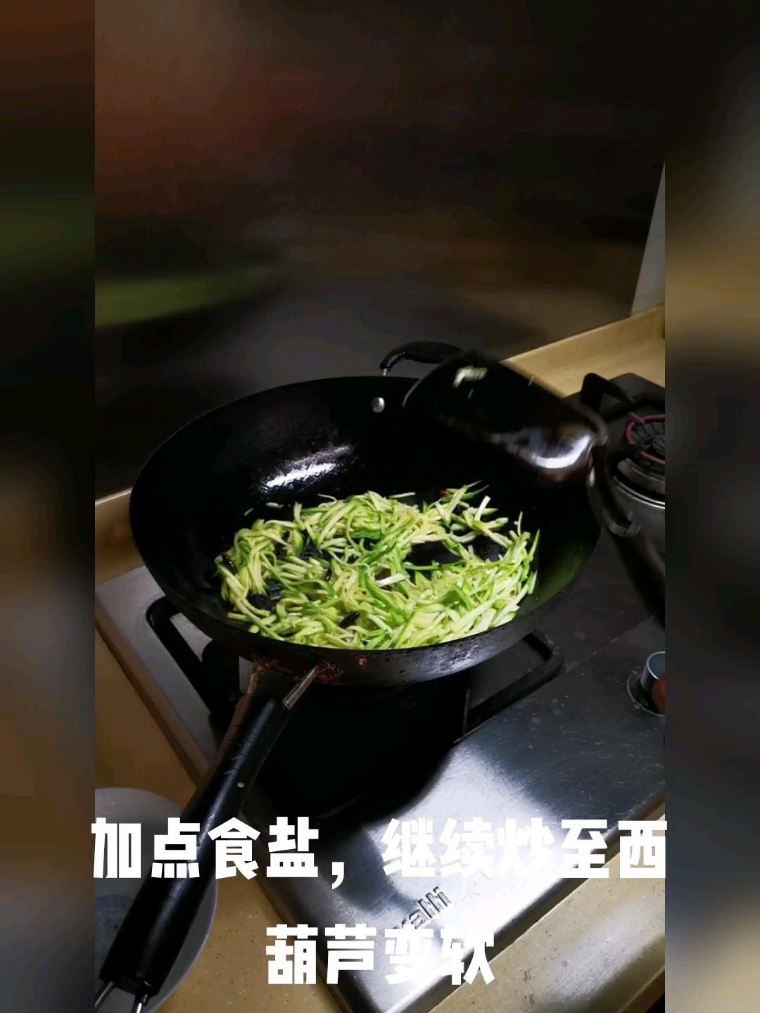 炒西葫蘆的做法-家常味炒菜譜