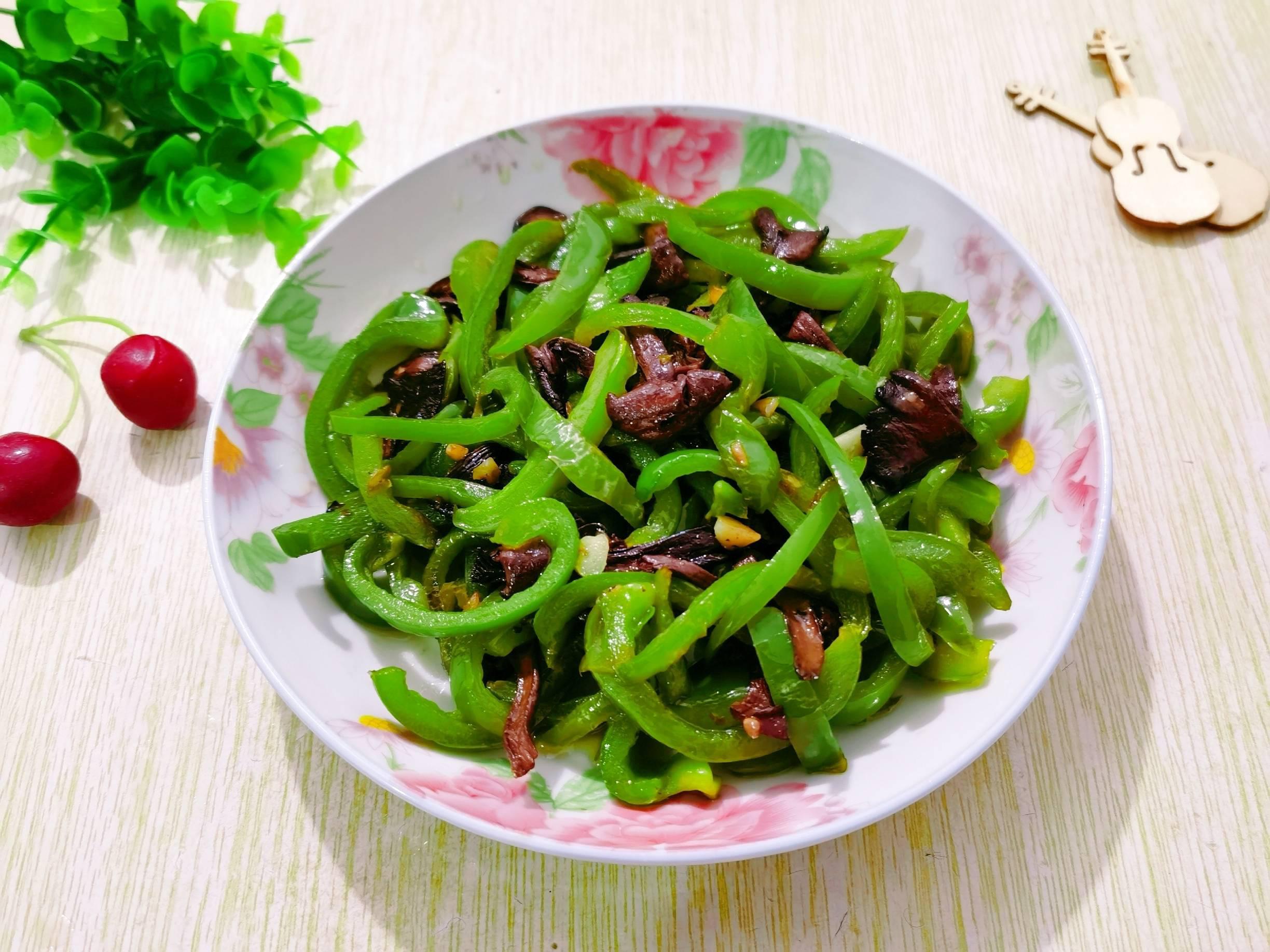 辣椒炒蘑菇的做法-咸鮮味炒菜譜