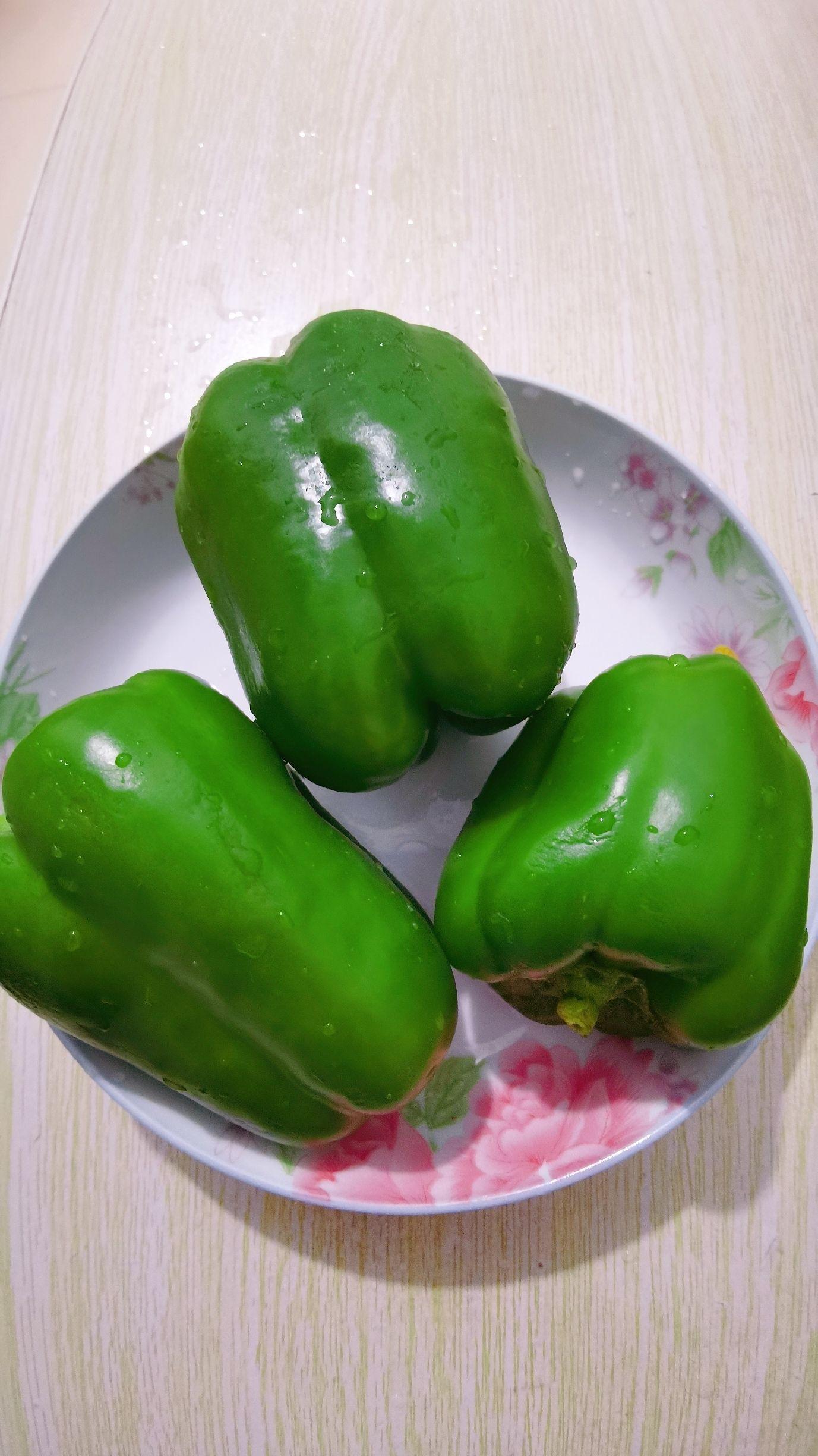 辣椒炒蘑菇的做法-咸鮮味炒菜譜