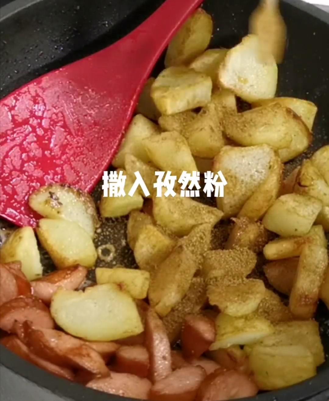 孜然紅腸土豆的做法-家常味炒菜譜