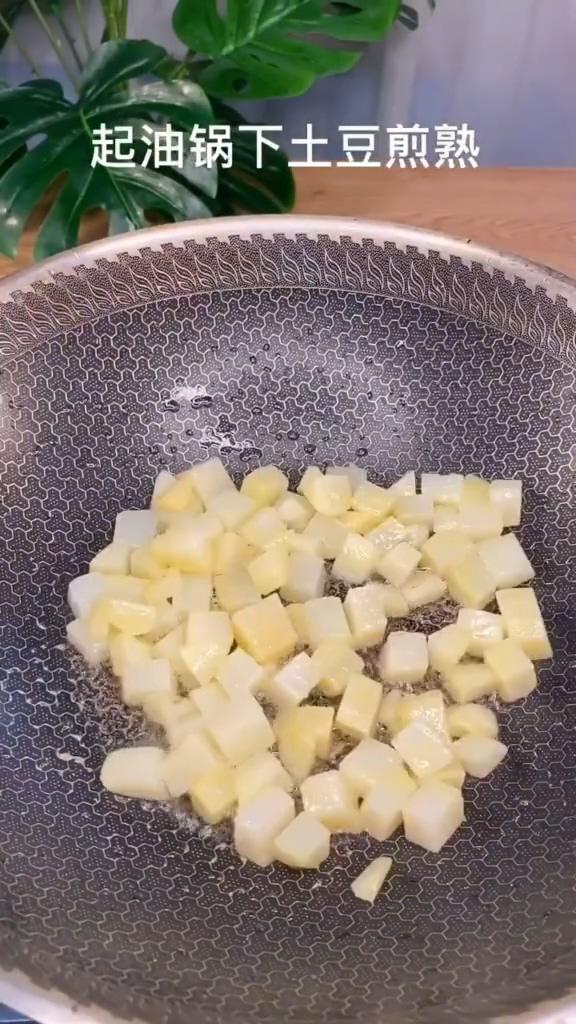 土豆肥牛飯的做法-咸鮮味炒菜譜