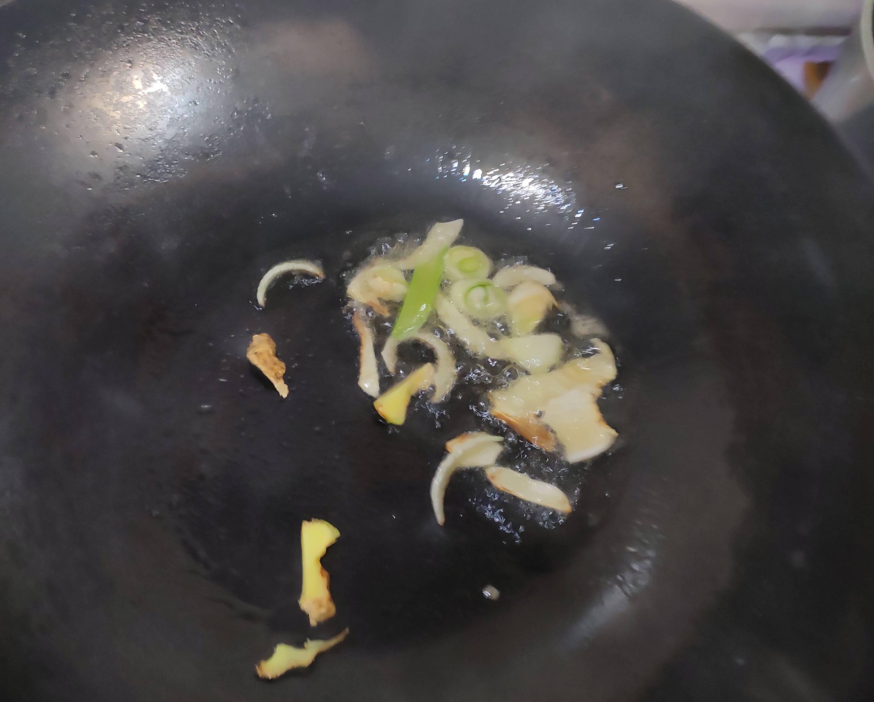 芹菜小河蝦的做法-咸鮮味炒菜譜-易網<a href=http://m.henggaotouzi.com/ target=_blank class=infotextkey>健康養生</a>網 芹菜小河蝦的做法-咸鮮味炒菜譜