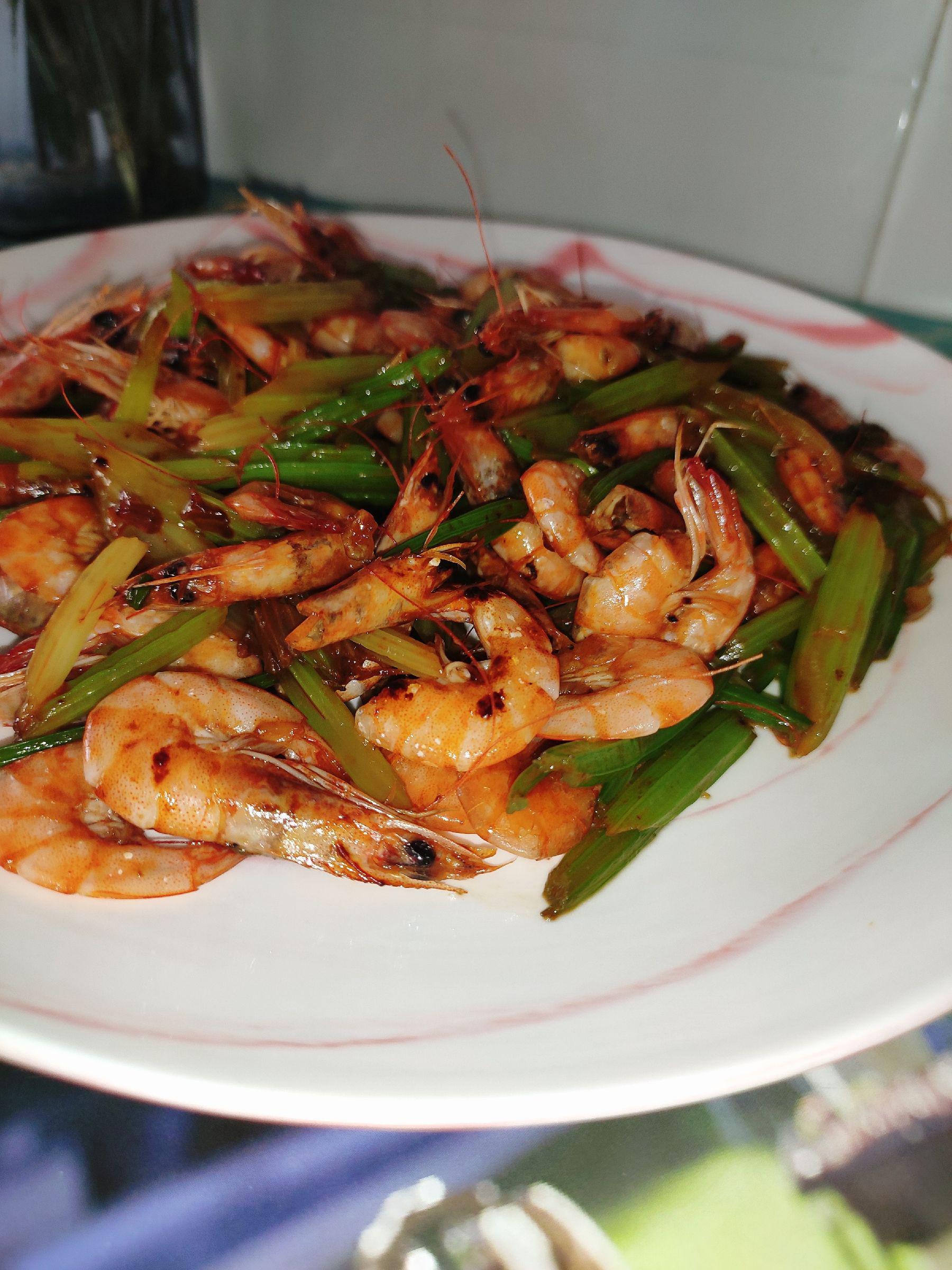 芹菜小河蝦的做法-咸鮮味炒菜譜