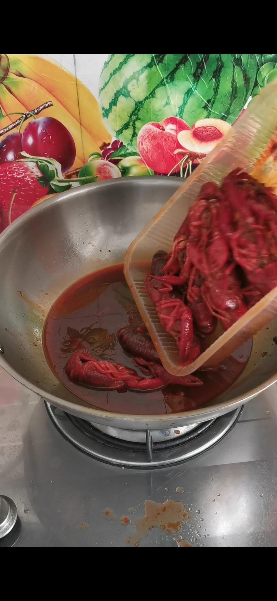 麻辣小龍蝦,吃一口就上癮的做法-麻辣味炒菜譜-易網(wǎng)健康養(yǎng)生網(wǎng) 麻辣小龍蝦,吃一口就上癮的做法-麻辣味炒菜譜