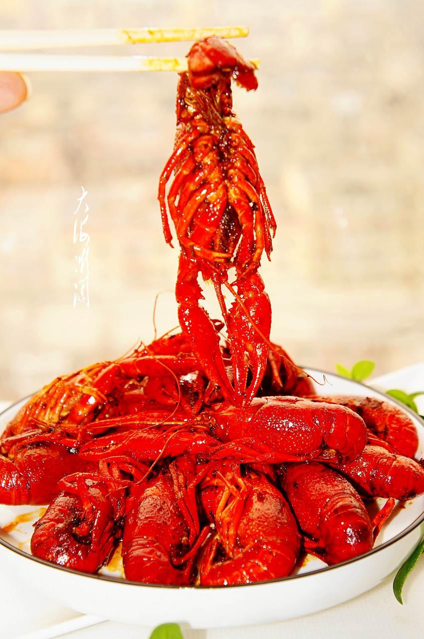 麻辣小龍蝦,吃一口就上癮的做法-麻辣味炒菜譜-易網(wǎng)健康養(yǎng)生網(wǎng) 麻辣小龍蝦,吃一口就上癮的做法-麻辣味炒菜譜