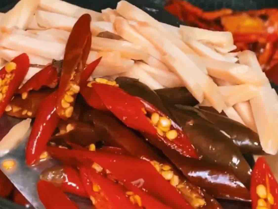 魚香小龍蝦，解鎖超簡單做法！的做法-酸辣味炒菜譜
