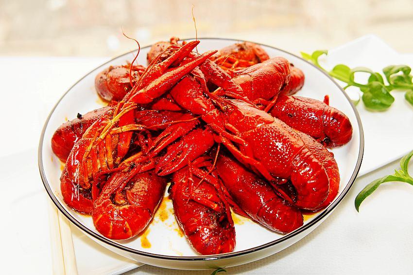 麻辣小龍蝦,吃一口就上癮的做法-麻辣味炒菜譜-易網(wǎng)健康養(yǎng)生網(wǎng) 麻辣小龍蝦,吃一口就上癮的做法-麻辣味炒菜譜