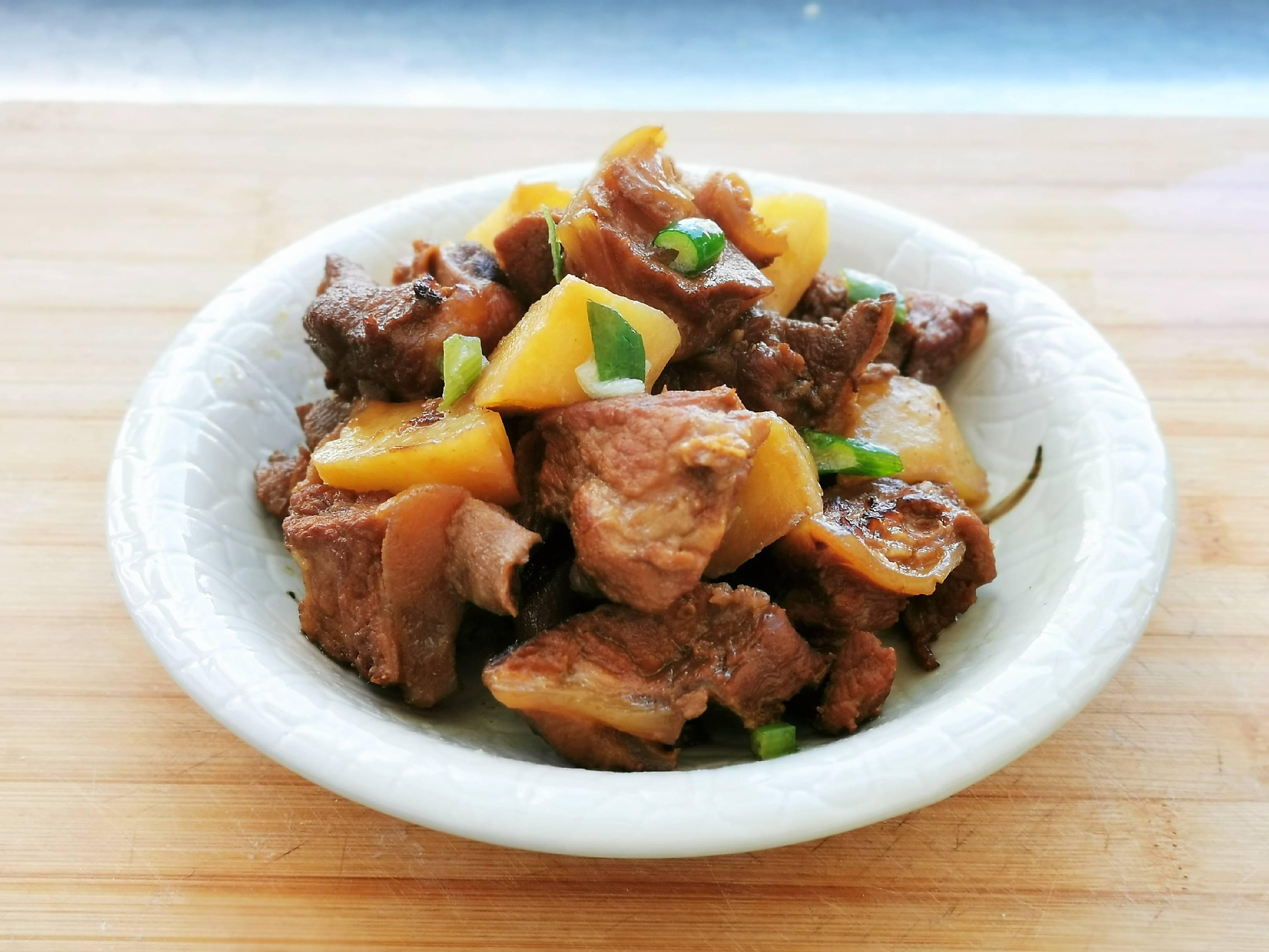 月牙骨燉土豆的做法-家常味燉菜譜