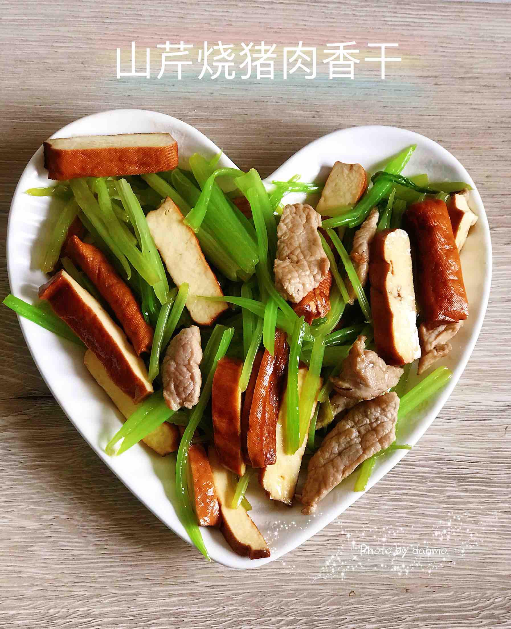 山芹燒豬肉香干的做法-咸鮮味燒菜譜