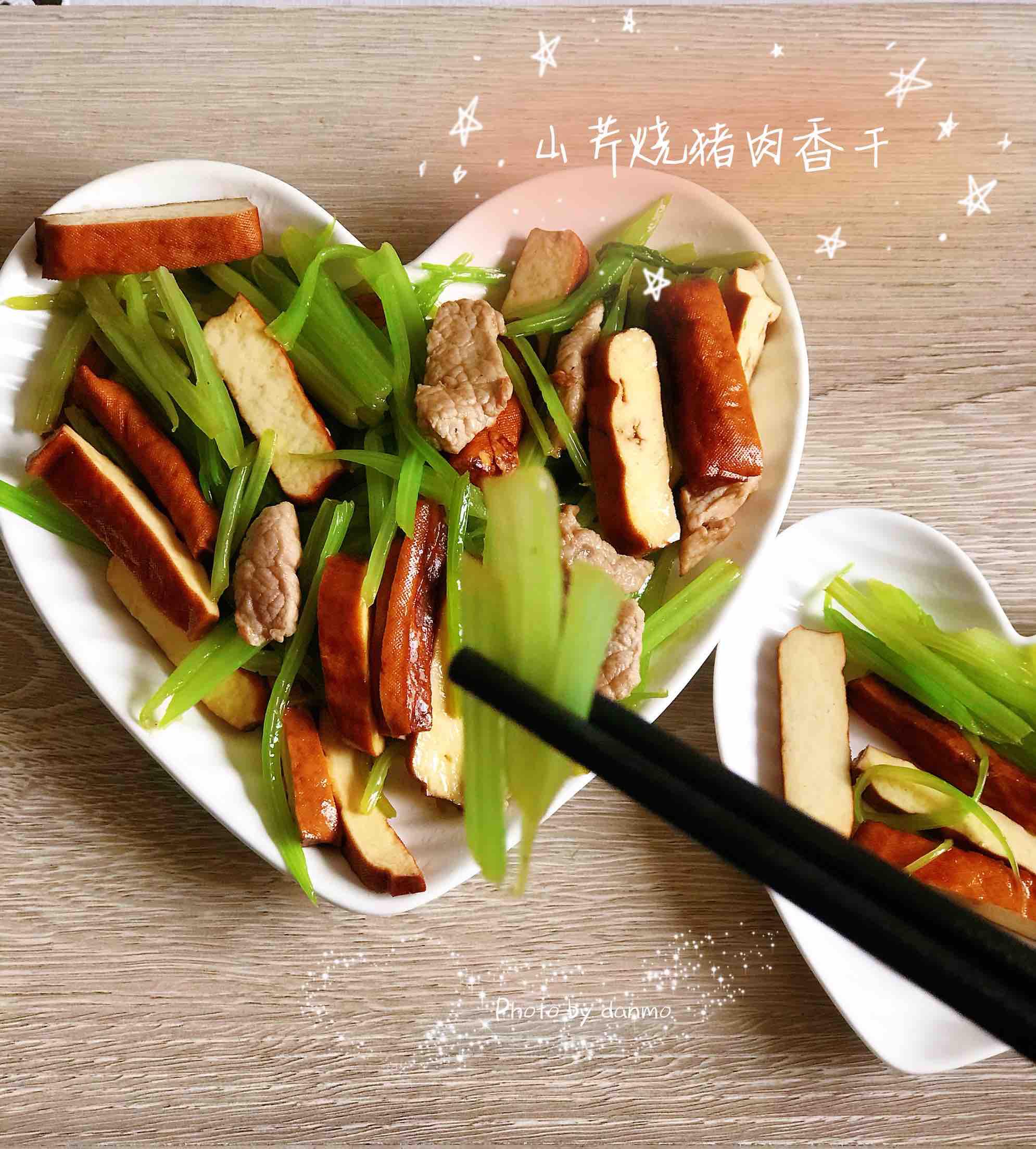 山芹燒豬肉香干的做法-咸鮮味燒菜譜