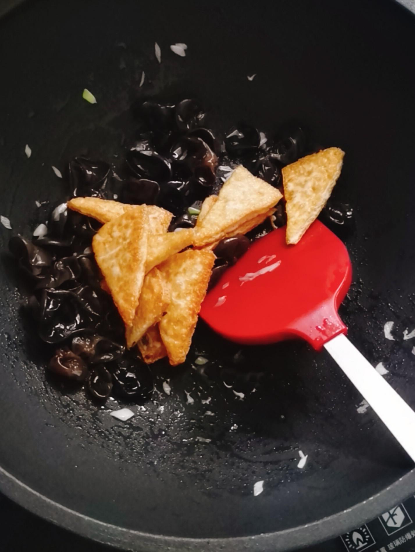 木耳燒豆腐的做法-咸鮮味燒菜譜