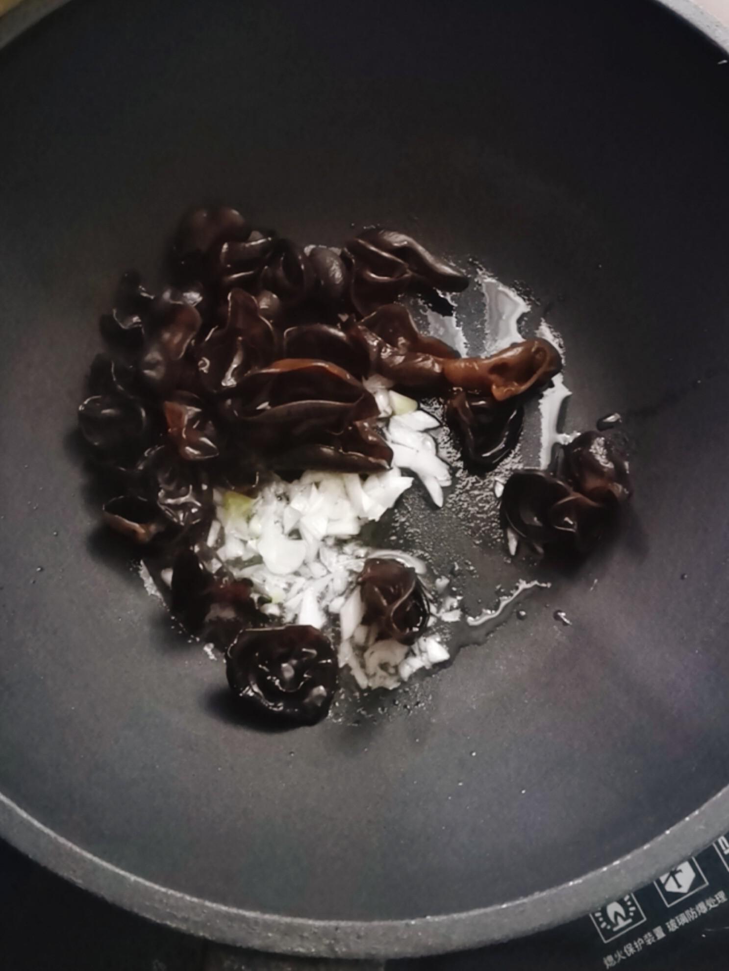 木耳燒豆腐的做法-咸鮮味燒菜譜